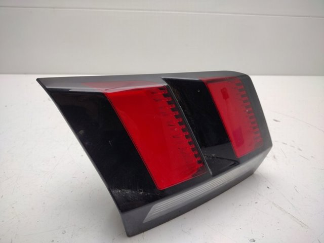 PEUGEOT 9810477880 Piloto trasero interior izquierdo  disponible Lugo