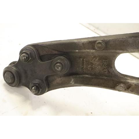 9815014380 Brazo inferior derecho de la suspensión delantera  en stock Granada