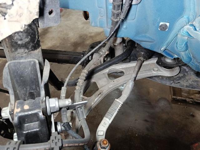 Brazo inferior izquierdo de la suspensión delantera 9815014680 PEUGEOT