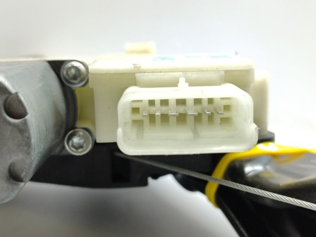 9816273280 PEUGEOT Mecanismo de elevalunas de la puerta delantera izquierda  disponible Vigo