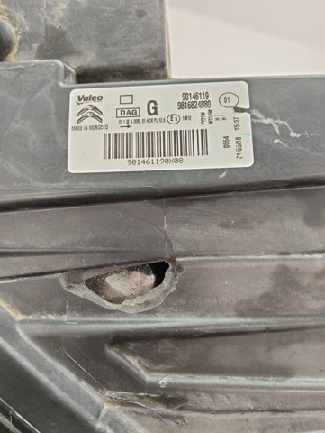 Faro delantero derecho 9816824780 PEUGEOT