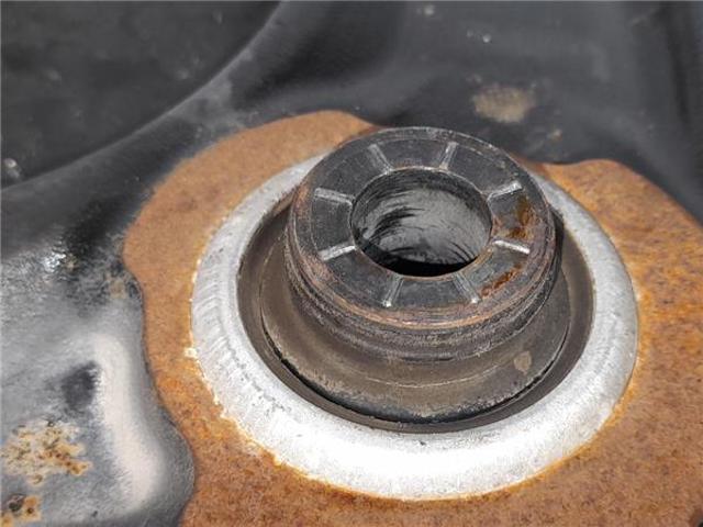 9816863680 Brazo inferior izquierdo de la suspensión delantera  en stock Granada