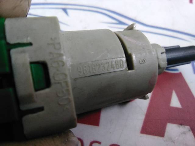 9818232480 Interruptor de luz de freno  en stock Granada