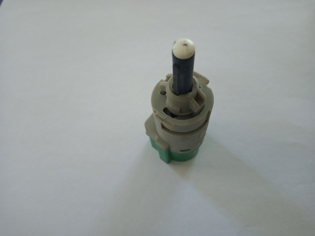 PEUGEOT 9818232480 Interruptor de luz de freno  en stock Terrassa