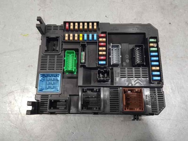 9819850080 Caja de fusibles  disponible Utrera