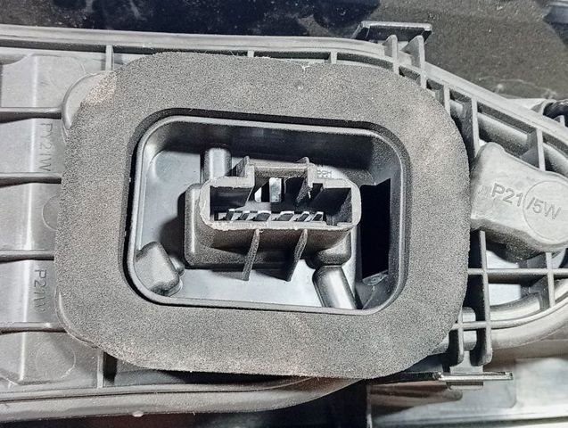 9820554880 PEUGEOT Piloto trasero derecho  en stock Gandía