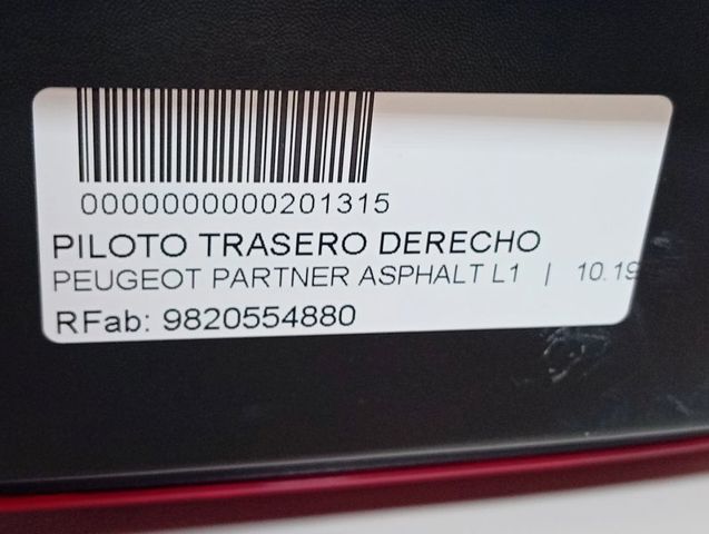9820554880 PEUGEOT Piloto trasero derecho  disponible Alicante