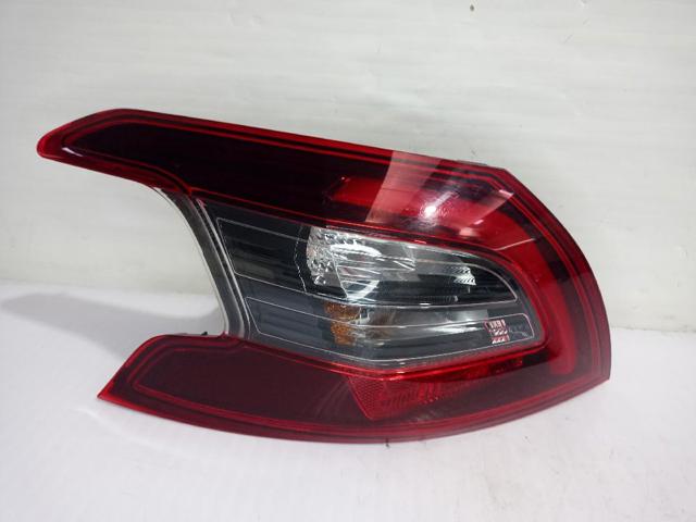 9823728680 Piloto trasero exterior izquierdo  en stock Sabadell