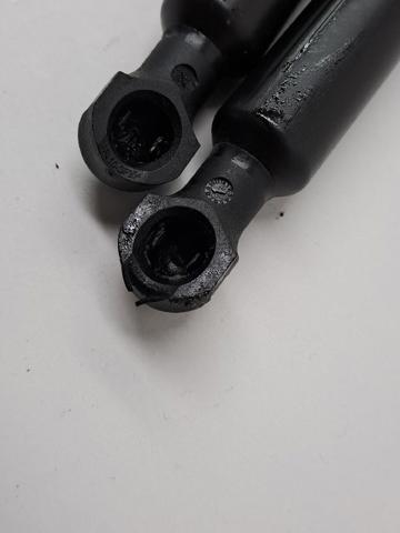 9825534780 PEUGEOT Amortiguador de la tapa del maletero  disponible Ourense