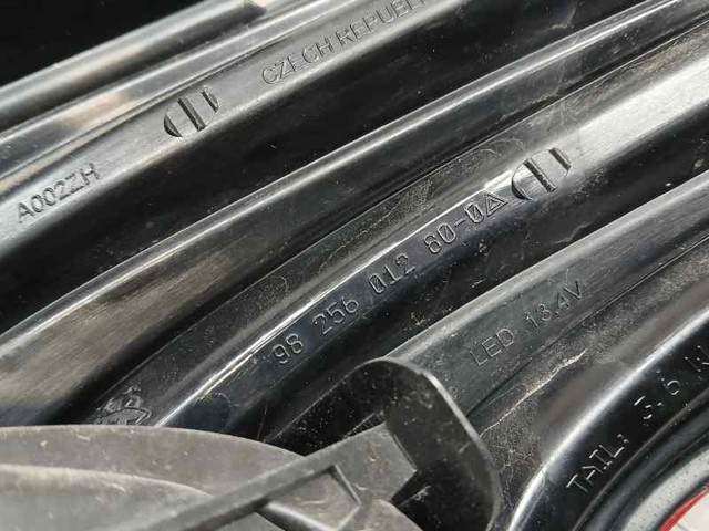 9825601280 PEUGEOT Piloto trasero izquierdo  comprar en Jaén