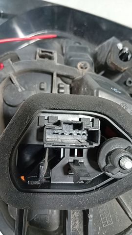9825601280 PEUGEOT Piloto trasero izquierdo  disponible Vigo