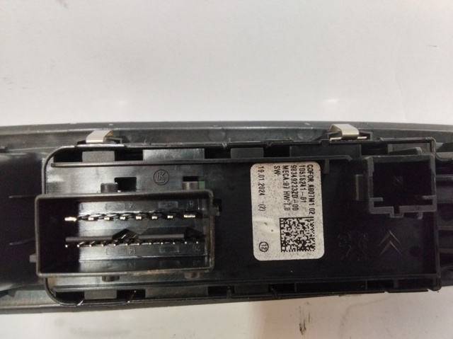 98349233ZD Interruptor de elevalunas delantera izquierda  en stock Granada