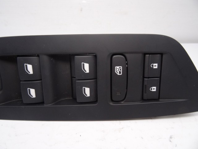 98349233ZD Interruptor de elevalunas delantera izquierda  en stock Granada