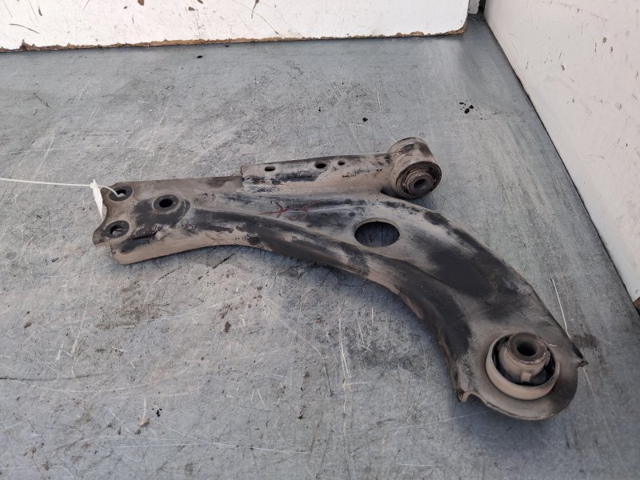 9846329580 PEUGEOT Brazo inferior izquierdo de la suspensión delantera  en stock Gandía