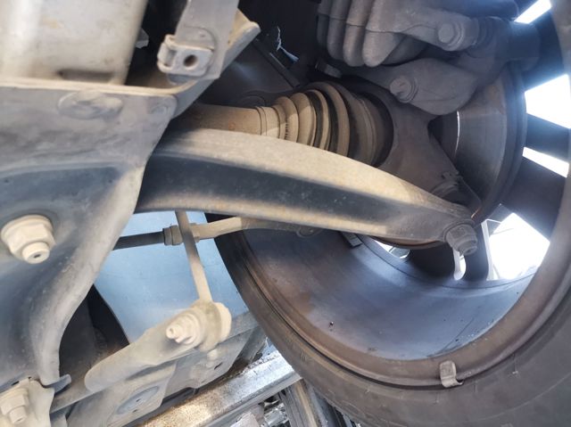 9846329580 PEUGEOT Brazo inferior izquierdo de la suspensión delantera  en stock Gandía