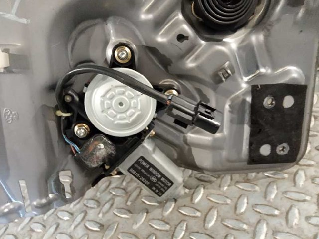 9881026200 HYUNDAI Motor del elevalunas de la puerta trasera izquierda  en stock Córdoba