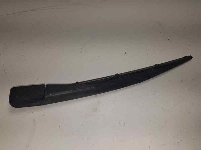 988111H000 HYUNDAI Brazo del limpiaparabrisas trasero  disponible Vigo