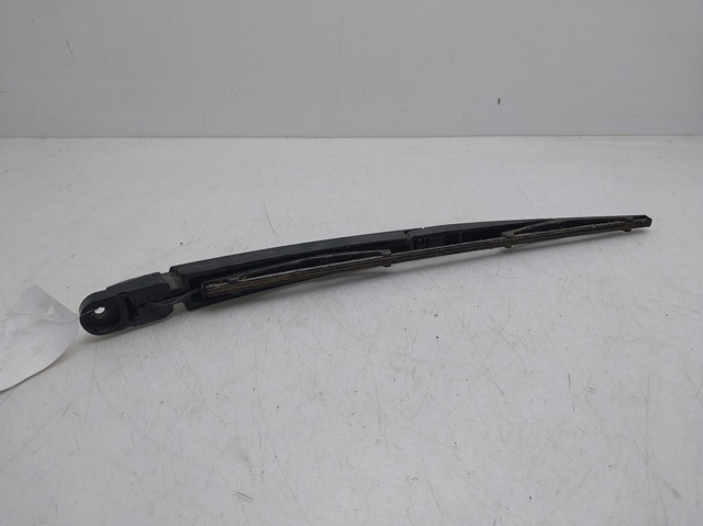 988152F000 Brazo del limpiaparabrisas trasero  disponible Málaga
