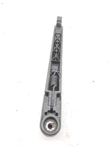 988152J000 Brazo del limpiaparabrisas trasero  disponible Utrera