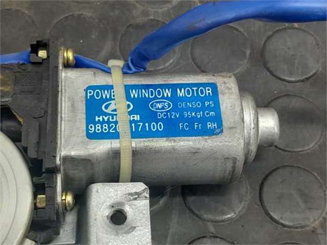 9882017100 Motor del elevalunas de la puerta delantera derecha comprar Girona
