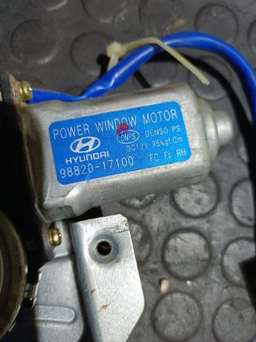 9882017100 Motor del elevalunas de la puerta delantera derecha comprar Almería