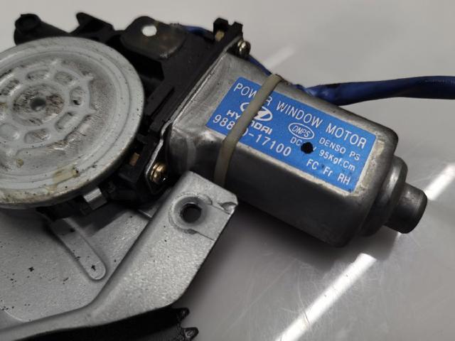 9882017100 HYUNDAI Motor del elevalunas de la puerta delantera derecha  en stock Huelva