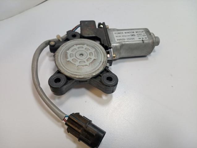 9882026200 Motor del elevalunas de la puerta trasera derecha  disponible Utrera