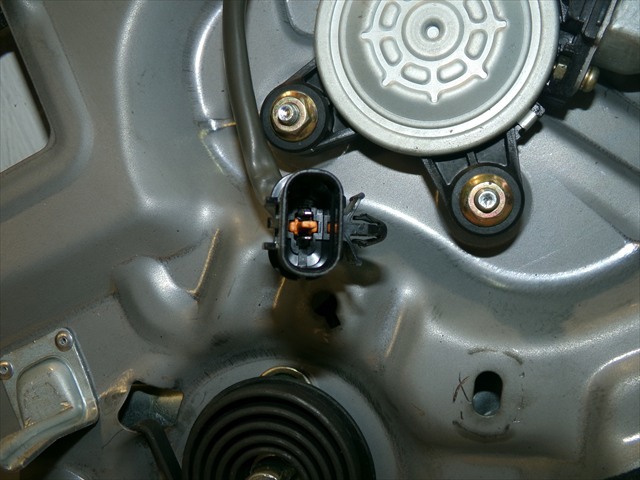 HYUNDAI 9882026200 Motor del elevalunas de la puerta trasera derecha  disponible Valladolid