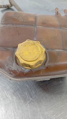 98AB8K218AK Depósito de expansión del sistema de refrigeración  disponible Málaga