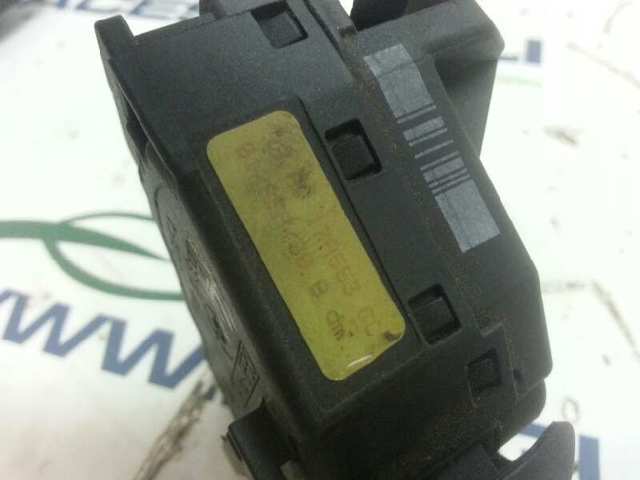 98AG17A553CC Ford