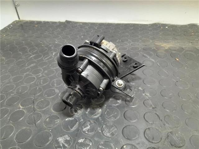 MERCEDES A0005002686 Bomba de agua del inversor  en stock Valencia
