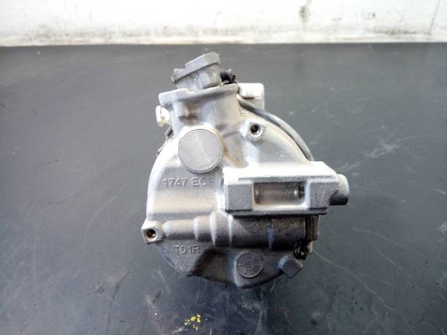 A0008303801 Compresor de aire acondicionado  disponible Utrera