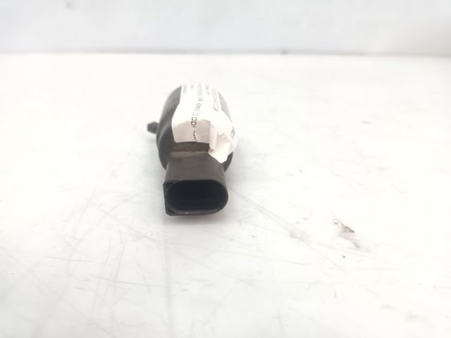 A0008605826 MERCEDES Bomba de agua limpiaparabrisas, delantera comprar Bilbao