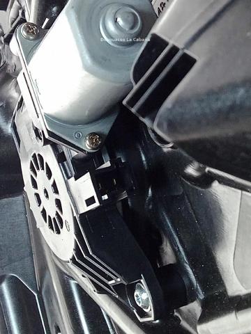 MERCEDES A0009060908 Motor del elevalunas de la puerta trasera derecha  disponible Lugo