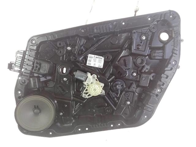 A0009065706 MERCEDES Motor del elevalunas de la puerta delantera derecha  disponible Vigo