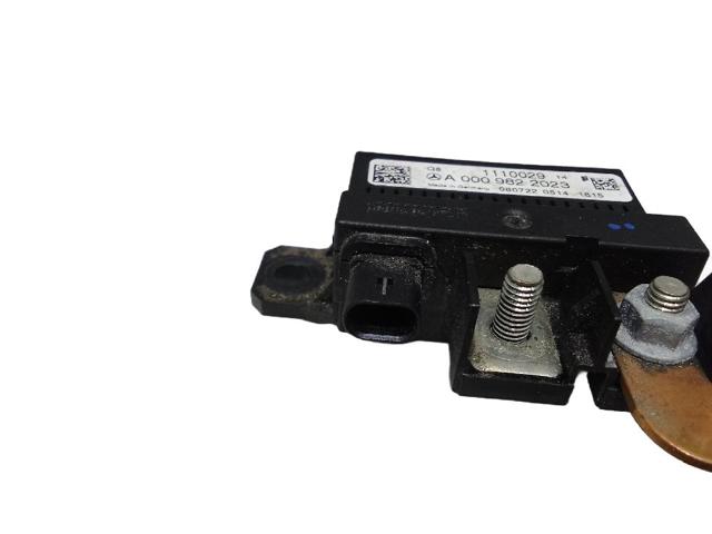 A0009822023 MERCEDES Relé de control de carga de batería  disponible Ourense