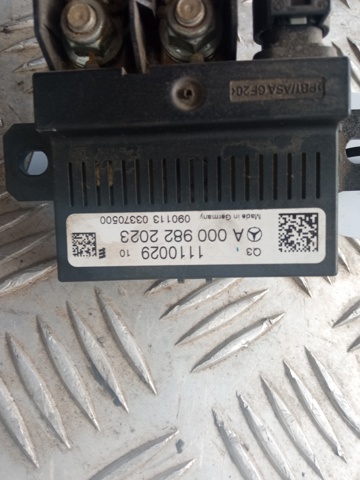 A0009822023 MERCEDES Relé de control de carga de batería  disponible Vigo