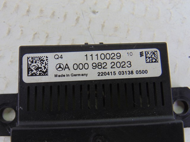 A0009822023 MERCEDES Relé de control de carga de batería  en stock Córdoba