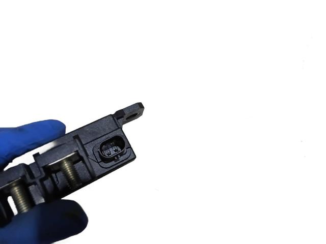 A0009822023 MERCEDES Relé de control de carga de batería  en stock Gandía