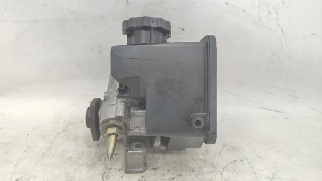 A0024667401 Bomba de dirección asistida  disponible Utrera