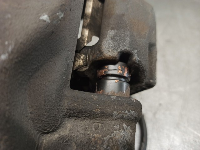 A0034208683 MERCEDES Pinza de freno delantera derecha  disponible Vigo