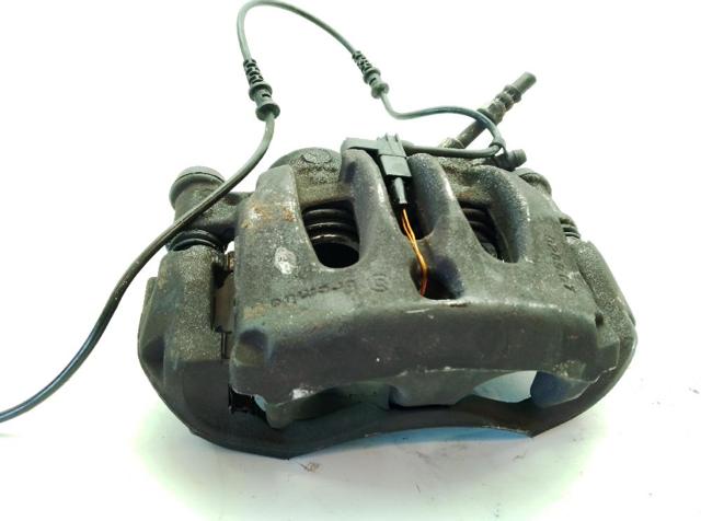 A0044205683 MERCEDES Pinza de freno delantera derecha  en stock Gandía