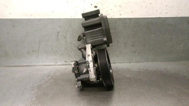 Bomba de dirección asistida  A0044661401 MERCEDES