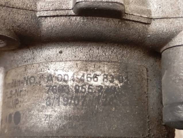 MERCEDES A0044668301 Bomba de dirección  en stock Terrassa