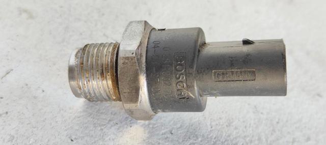 Sensor de la presión del combustible A0051535828 MERCEDES