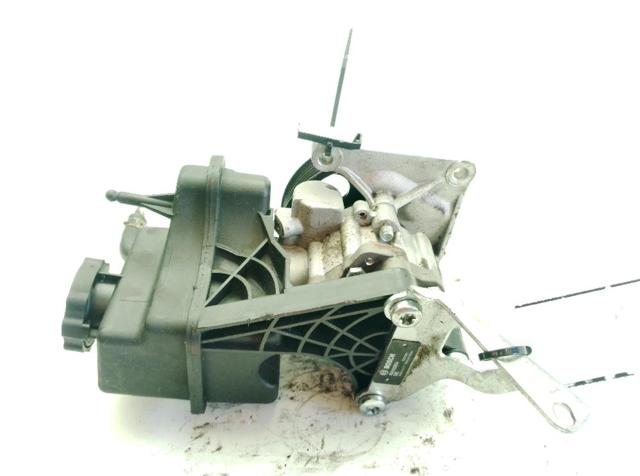 MERCEDES A0064667801 Bomba de dirección  en stock Terrassa