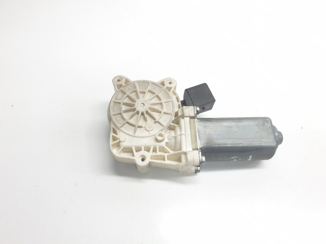 Motor eléctrico, elevalunas, puerta delantera izquierda A0068204642 Mercedes