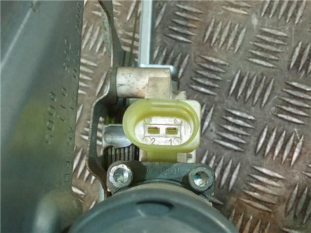 A0068205542 MERCEDES Motor del elevalunas de la puerta delantera derecha  disponible Ourense