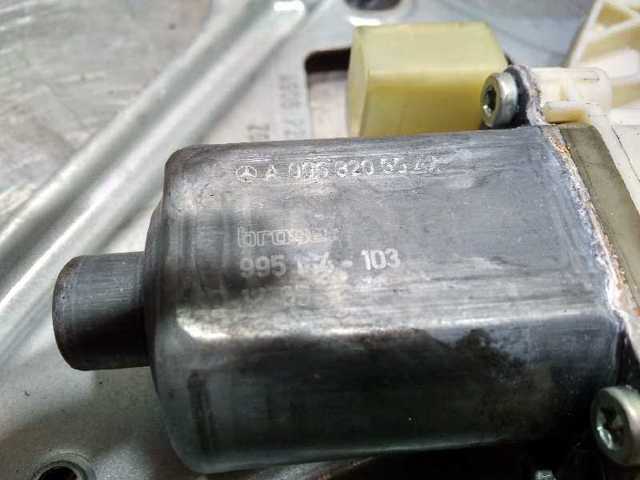 A0068205542 Motor del elevalunas de la puerta delantera derecha  en stock Granada