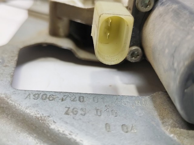 A0068205542 Motor del elevalunas de la puerta delantera derecha comprar Almería